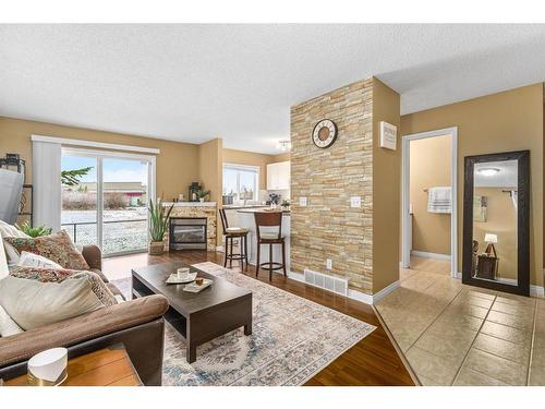 208 Stonemere Place, Chestermere, AB - Indoor Photo Showing Living Room