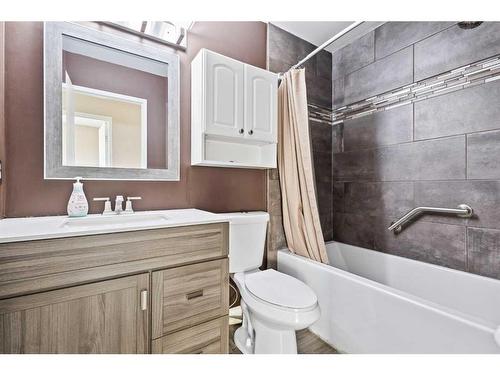 35-12 Templewood Drive Ne, Calgary, AB - Indoor Photo Showing Bathroom