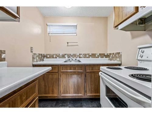 35-12 Templewood Drive Ne, Calgary, AB - Indoor Photo Showing Kitchen With Double Sink