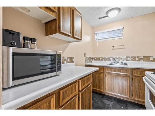 35-12 Templewood Drive Ne, Calgary, AB - Indoor Photo Showing Kitchen