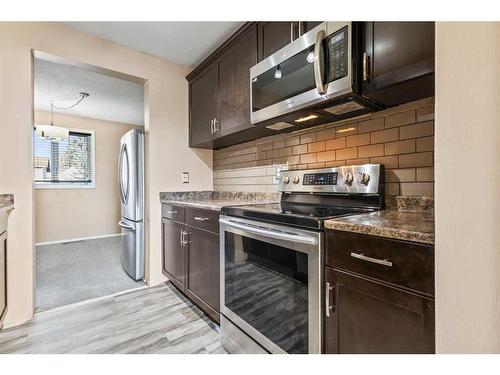 35-12 Templewood Drive Ne, Calgary, AB - Indoor Photo Showing Kitchen