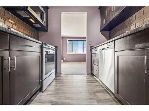 35-12 Templewood Drive Ne, Calgary, AB - Indoor Photo Showing Kitchen