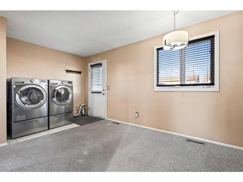 35-12 Templewood Drive Ne, Calgary, AB - Indoor Photo Showing Laundry Room