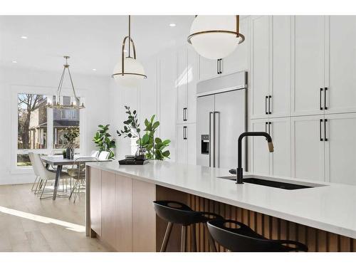 2112 Broadview Road Nw, Calgary, AB - Indoor Photo Showing Kitchen With Upgraded Kitchen