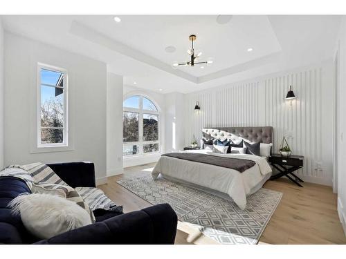 2112 Broadview Road Nw, Calgary, AB - Indoor Photo Showing Bedroom