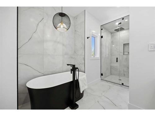 2112 Broadview Road Nw, Calgary, AB - Indoor Photo Showing Bathroom