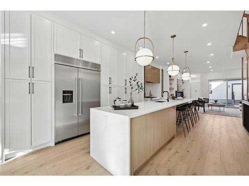 2112 Broadview Road Nw, Calgary, AB - Indoor Photo Showing Kitchen With Upgraded Kitchen