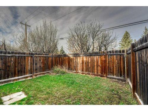 138 Oaktree Lane Sw, Calgary, AB - Outdoor