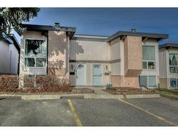 138 Oaktree Lane SW Calgary, AB T2V 4E4