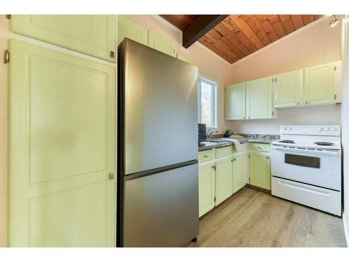 138 Oaktree Lane Sw, Calgary, AB - Indoor Photo Showing Kitchen With Double Sink