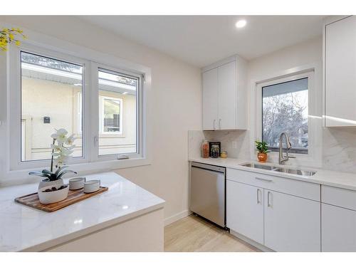 2015 46 Avenue Sw, Calgary, AB - Indoor Photo Showing Kitchen With Double Sink