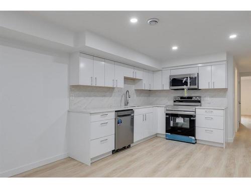 2015 46 Avenue Sw, Calgary, AB - Indoor Photo Showing Kitchen With Stainless Steel Kitchen