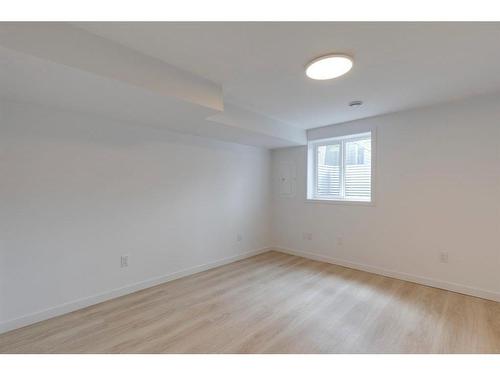 2015 46 Avenue Sw, Calgary, AB - Indoor Photo Showing Other Room