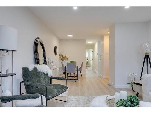 2015 46 Avenue Sw, Calgary, AB - Indoor Photo Showing Living Room