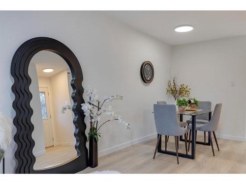 2015 46 Avenue Sw, Calgary, AB - Indoor Photo Showing Dining Room