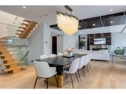 708 Madison Avenue Sw, Calgary, AB - Indoor Photo Showing Dining Room