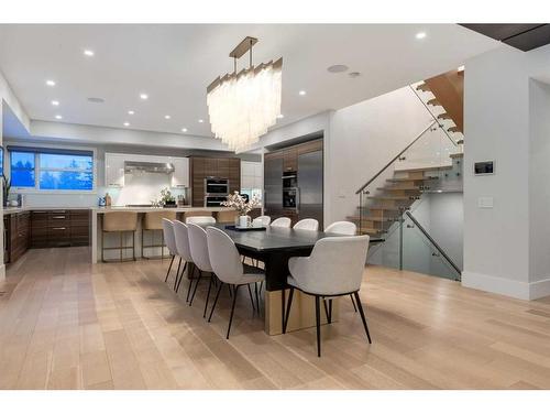 708 Madison Avenue Sw, Calgary, AB - Indoor Photo Showing Dining Room