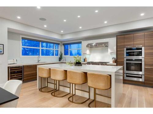 708 Madison Avenue Sw, Calgary, AB - Indoor Photo Showing Kitchen With Upgraded Kitchen