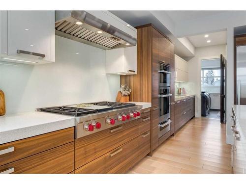 708 Madison Avenue Sw, Calgary, AB - Indoor Photo Showing Kitchen With Upgraded Kitchen