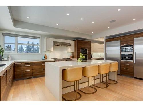 708 Madison Avenue Sw, Calgary, AB - Indoor Photo Showing Kitchen With Upgraded Kitchen