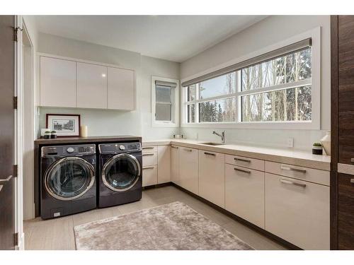 708 Madison Avenue Sw, Calgary, AB - Indoor Photo Showing Laundry Room