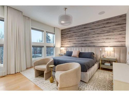 708 Madison Avenue Sw, Calgary, AB - Indoor Photo Showing Bedroom