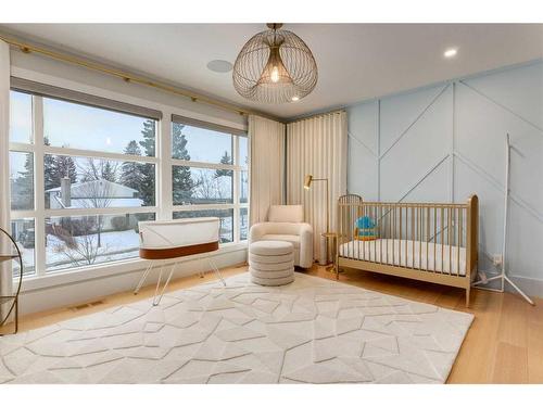 708 Madison Avenue Sw, Calgary, AB - Indoor Photo Showing Bedroom