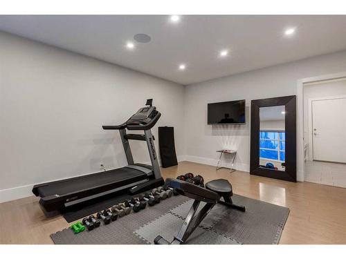 708 Madison Avenue Sw, Calgary, AB - Indoor Photo Showing Gym Room