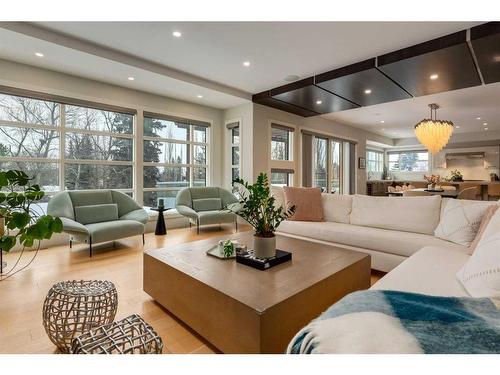 708 Madison Avenue Sw, Calgary, AB - Indoor Photo Showing Living Room