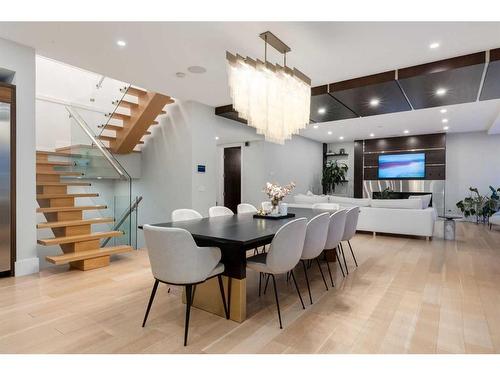 708 Madison Avenue Sw, Calgary, AB - Indoor Photo Showing Dining Room