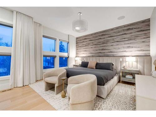 708 Madison Avenue Sw, Calgary, AB - Indoor Photo Showing Bedroom