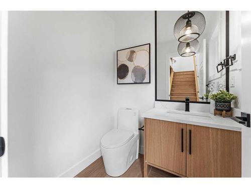 1826 19 Avenue Nw, Calgary, AB - Indoor Photo Showing Bathroom