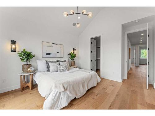 1826 19 Avenue Nw, Calgary, AB - Indoor Photo Showing Bedroom