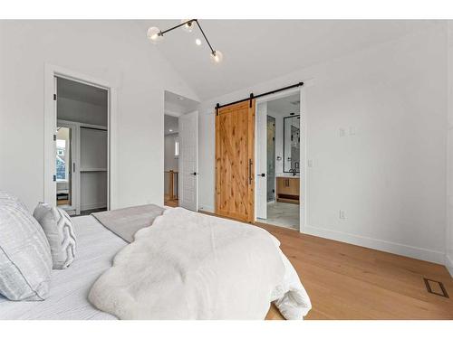 1826 19 Avenue Nw, Calgary, AB - Indoor Photo Showing Bedroom