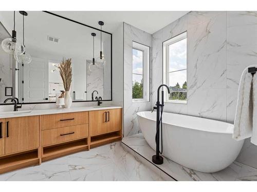 1826 19 Avenue Nw, Calgary, AB - Indoor Photo Showing Bathroom