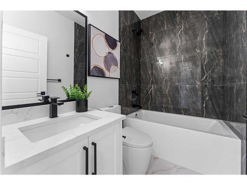 1826 19 Avenue Nw, Calgary, AB - Indoor Photo Showing Bathroom