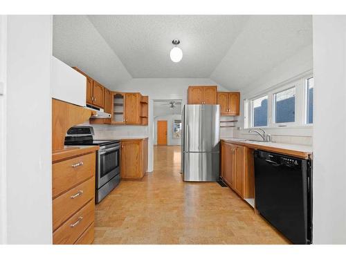 1914 8 Avenue Se, Calgary, AB - Indoor Photo Showing Kitchen