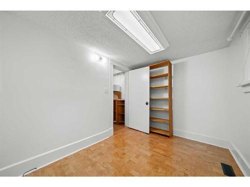 1914 8 Avenue Se, Calgary, AB - Indoor Photo Showing Other Room