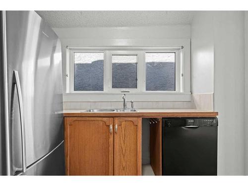 1914 8 Avenue Se, Calgary, AB - Indoor Photo Showing Kitchen With Double Sink