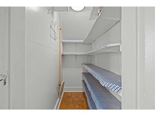 1914 8 Avenue Se, Calgary, AB - Indoor With Storage