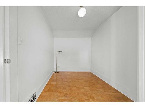 1914 8 Avenue Se, Calgary, AB - Indoor Photo Showing Other Room