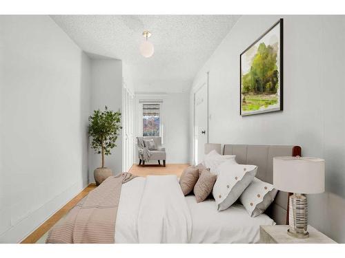 1914 8 Avenue Se, Calgary, AB - Indoor Photo Showing Bedroom