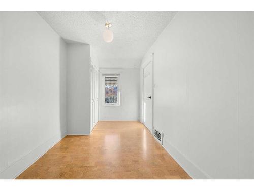 1914 8 Avenue Se, Calgary, AB - Indoor Photo Showing Other Room