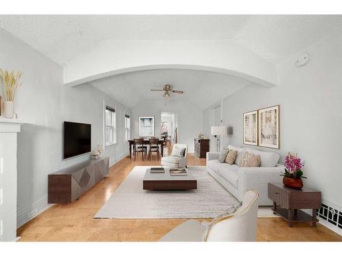 1914 8 Avenue Se, Calgary, AB - Indoor Photo Showing Living Room