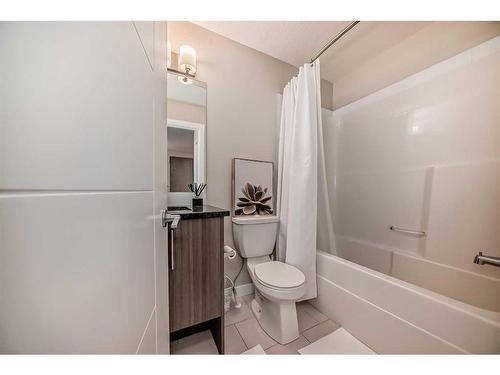 210-8 Sange  Hill Terrace Nw, Calgary, AB - Indoor Photo Showing Bathroom