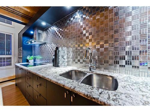 110-1117 1 Street Sw, Calgary, AB - Indoor Photo Showing Kitchen With Double Sink