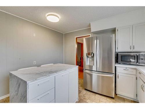 297 Queen Tamara Way Se, Calgary, AB - Indoor Photo Showing Kitchen