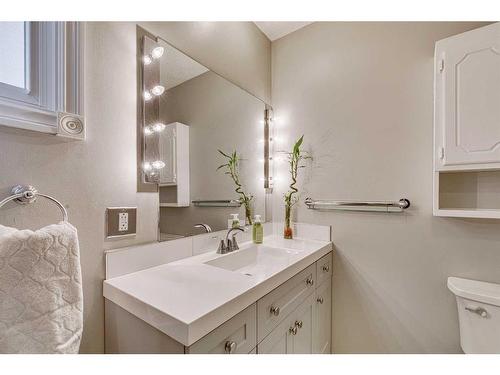 297 Queen Tamara Way Se, Calgary, AB - Indoor Photo Showing Bathroom