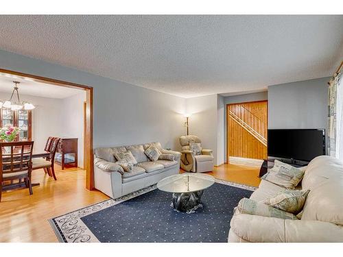 297 Queen Tamara Way Se, Calgary, AB - Indoor Photo Showing Living Room