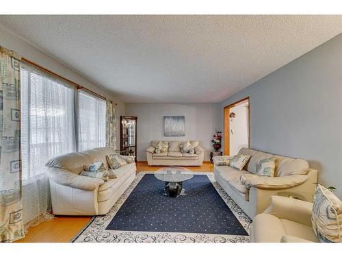 297 Queen Tamara Way Se, Calgary, AB - Indoor Photo Showing Living Room